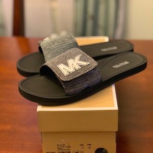 mk logo chain mesh slide